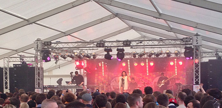 AlunaGeorge - a typical festival phone-photo from the back!