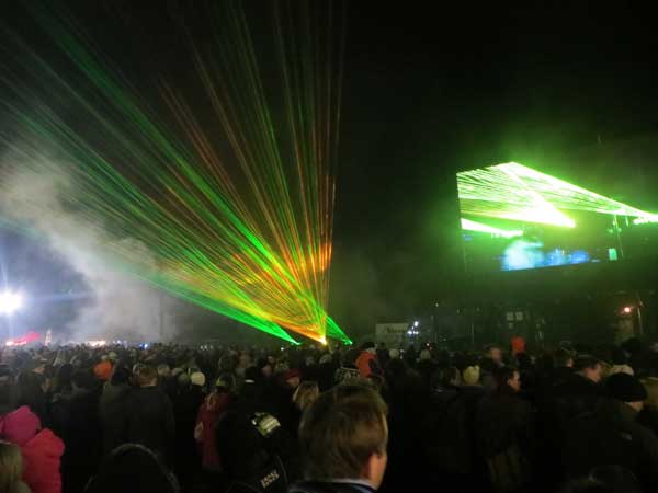 The lasers, a prelude to the pyrotechnics