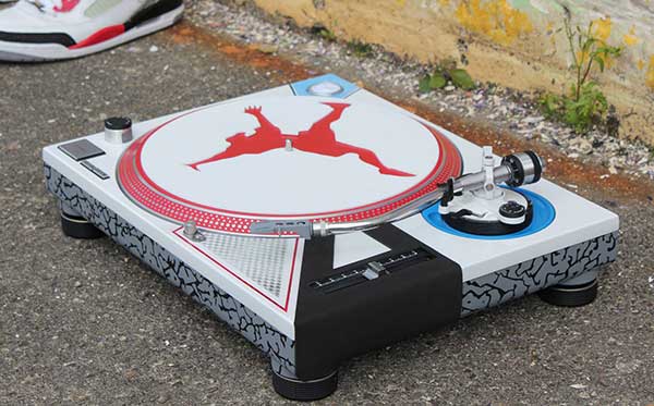 dan-axon-turntable-red