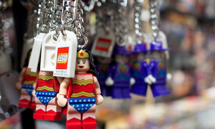 lego-wonder-woman-keyring