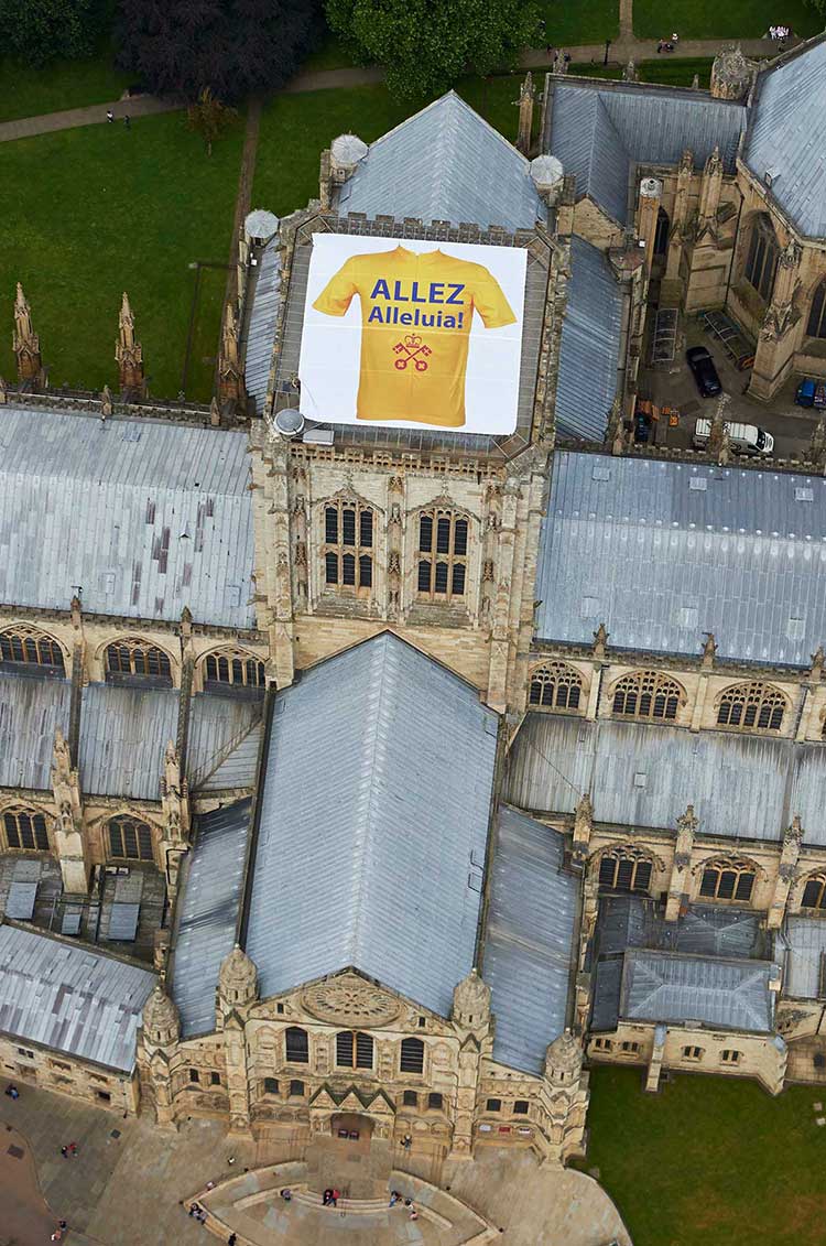 Heavens above! Stunning pix show York Minster tribute to Tour de France