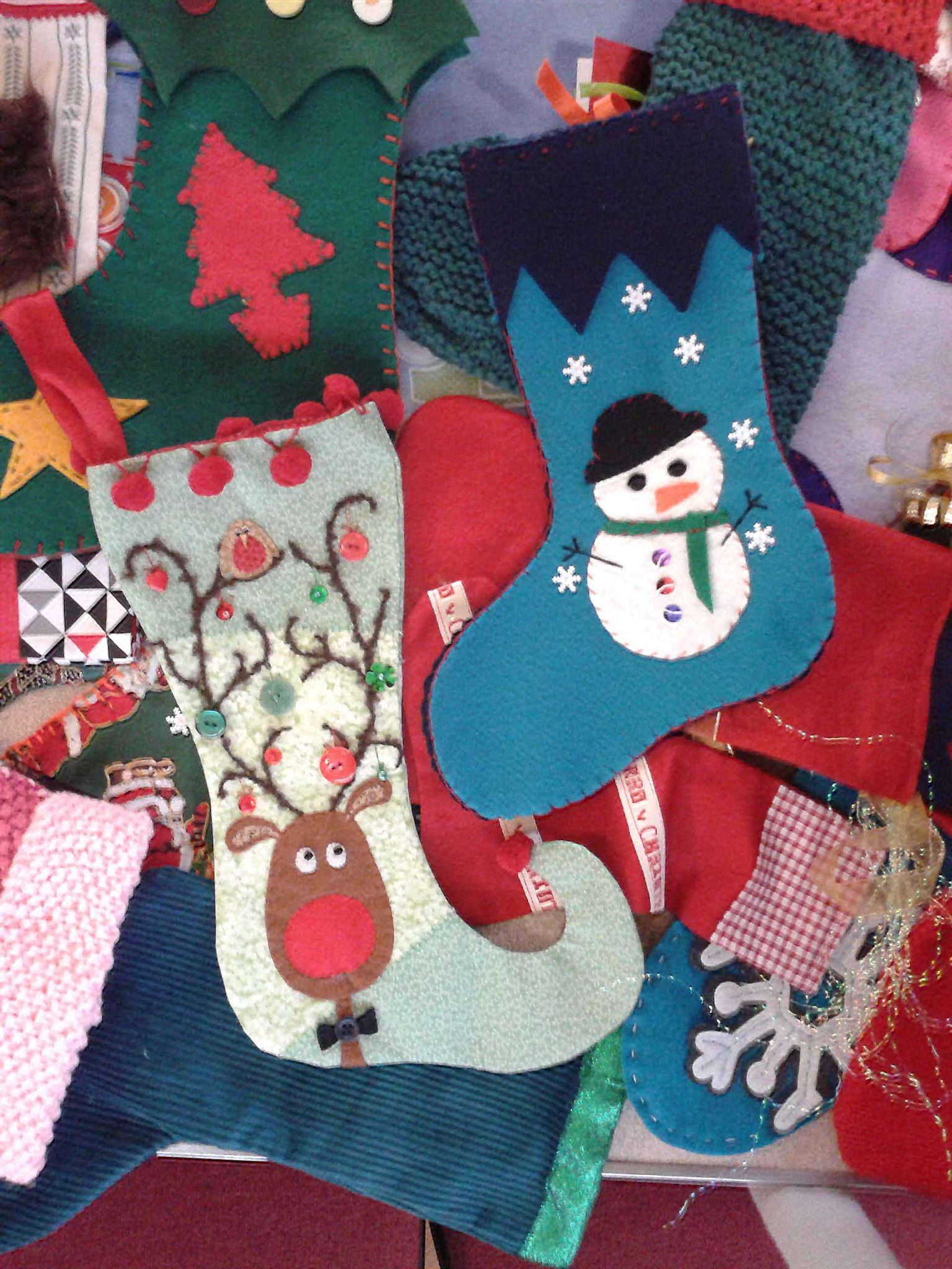 21 pictures of hand-crafted Santa’s Socks that spread festive cheer