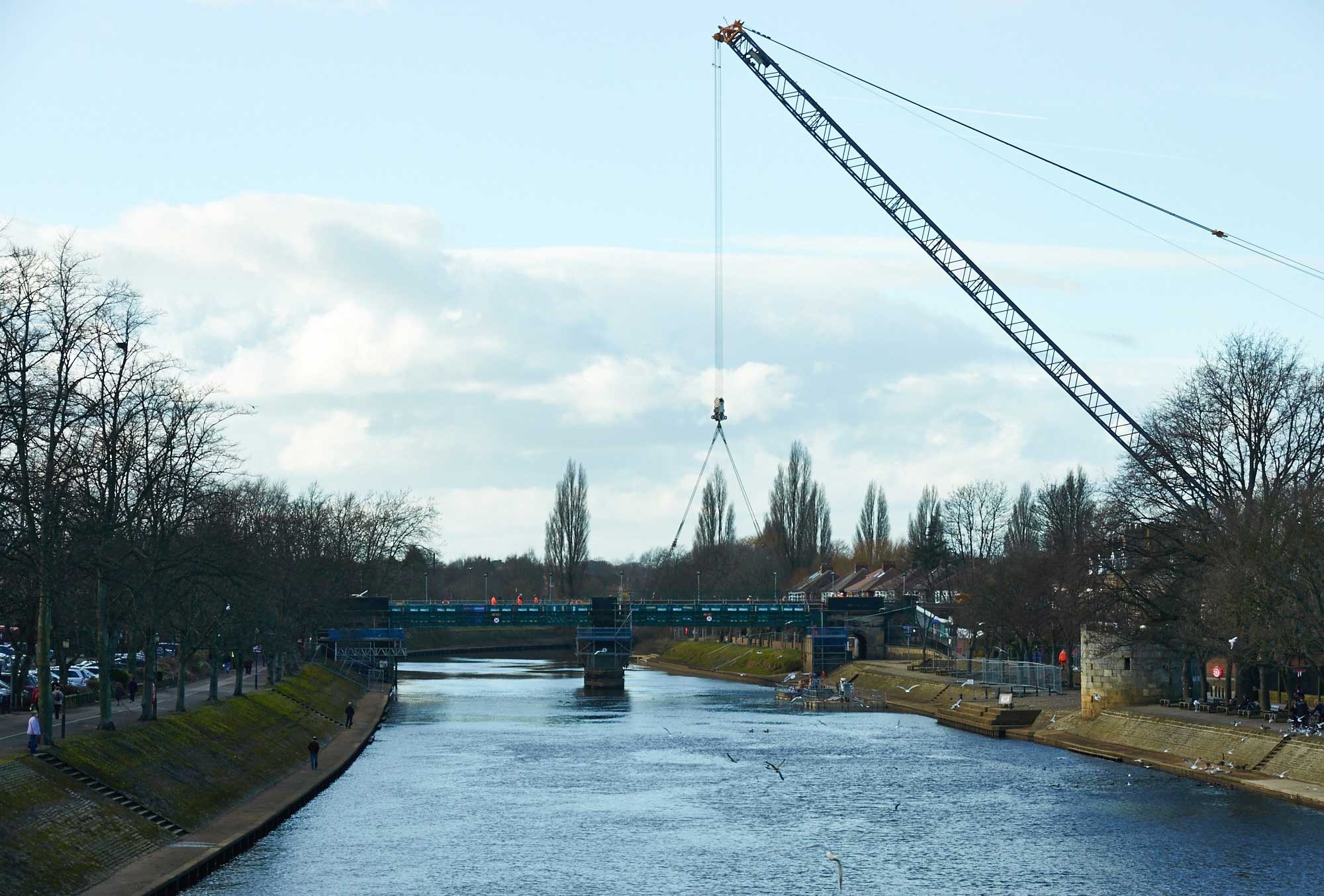 Gallery: Giant crane lowers new York bridge into place