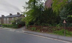 Robber grabs woman in York street and steals from her pockets