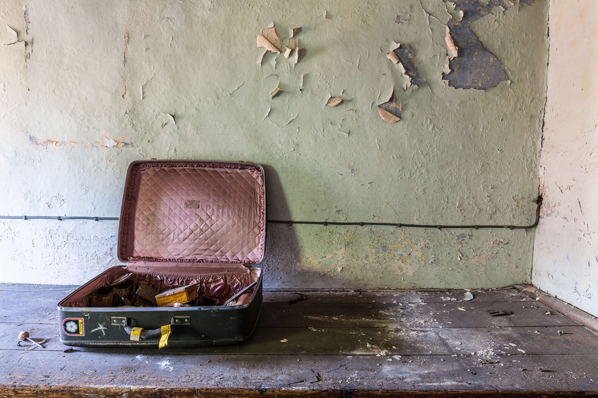 An old case with a tin of Godfrey Phillips Grand Cut inside