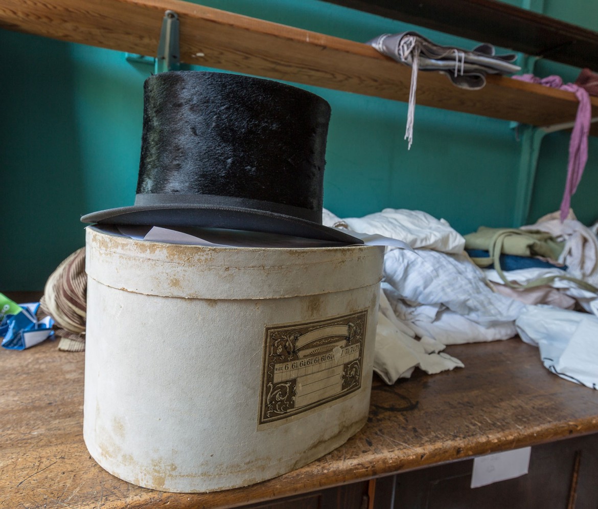 A top hat and hat box