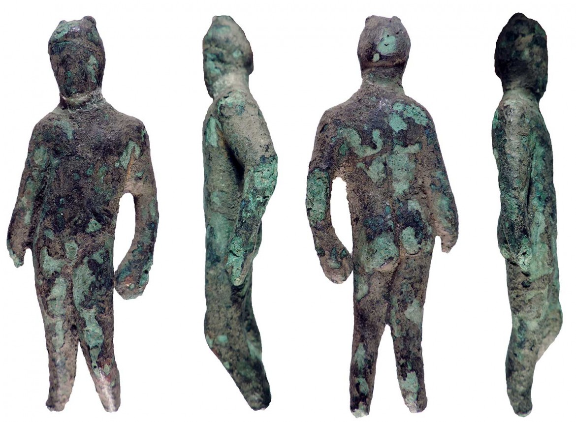 Close up views of the discover. Photograph © Portable Antiquities Scheme