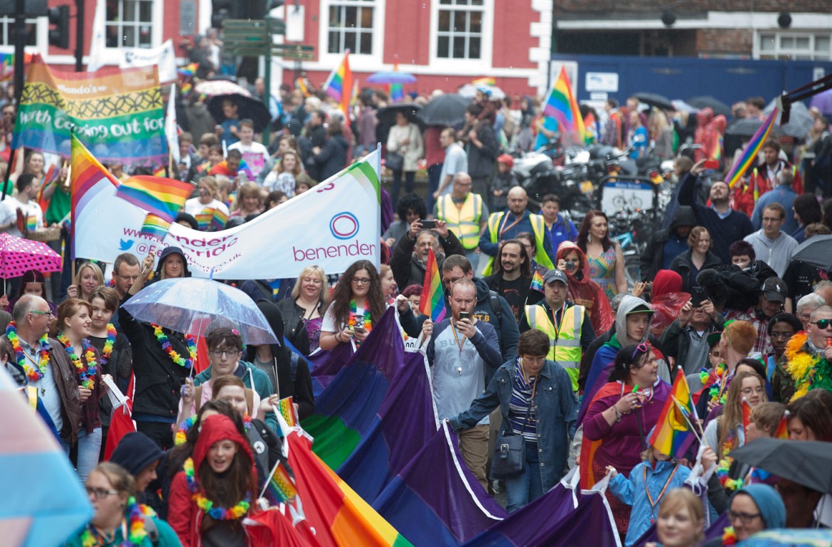 Everyone joined together. Photograph © Duncan Lomax / Ravage Productions
