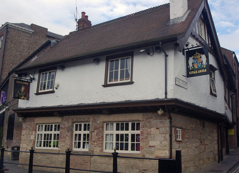 Riverside favourite the King's Arms. Photograph © Adam Bruderer on Flickr