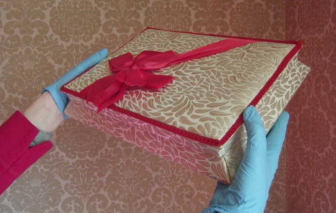 Plenty of room for lots of hard and soft centres in this beautiful velour box