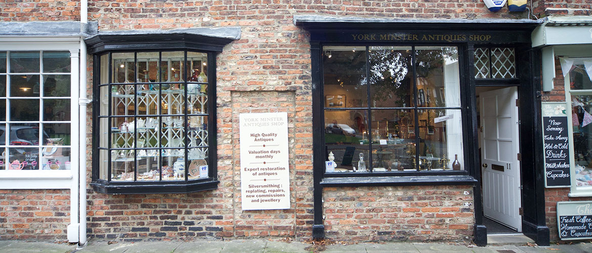 Thieves steal £7,000 of jewellery from York antiques shop