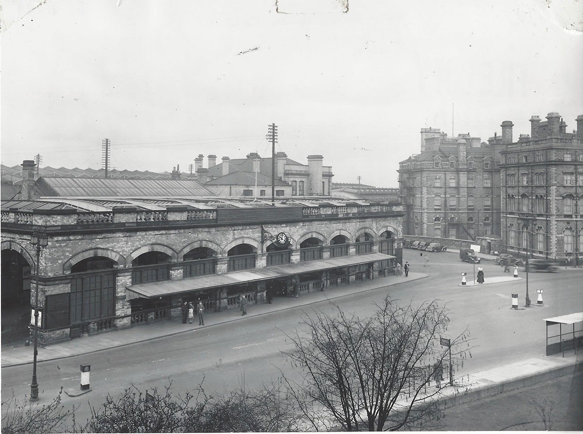 Rush hour at York station in 1948 was ever so slightly quieter than it is today