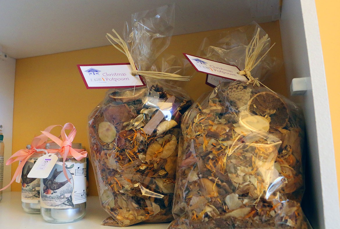 Christmas Potpourri, £6