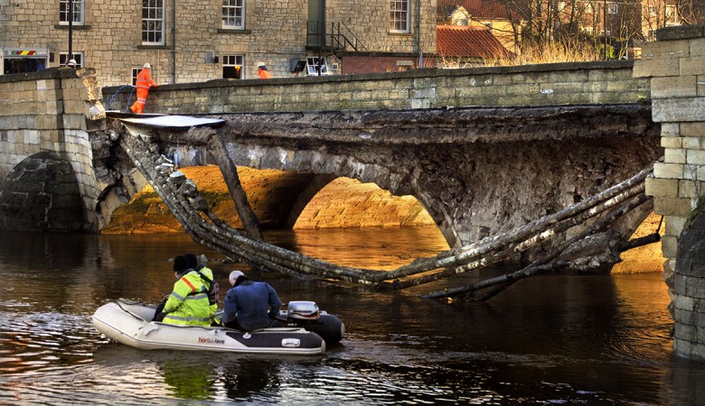 tadcaster-bridge-collapse-1