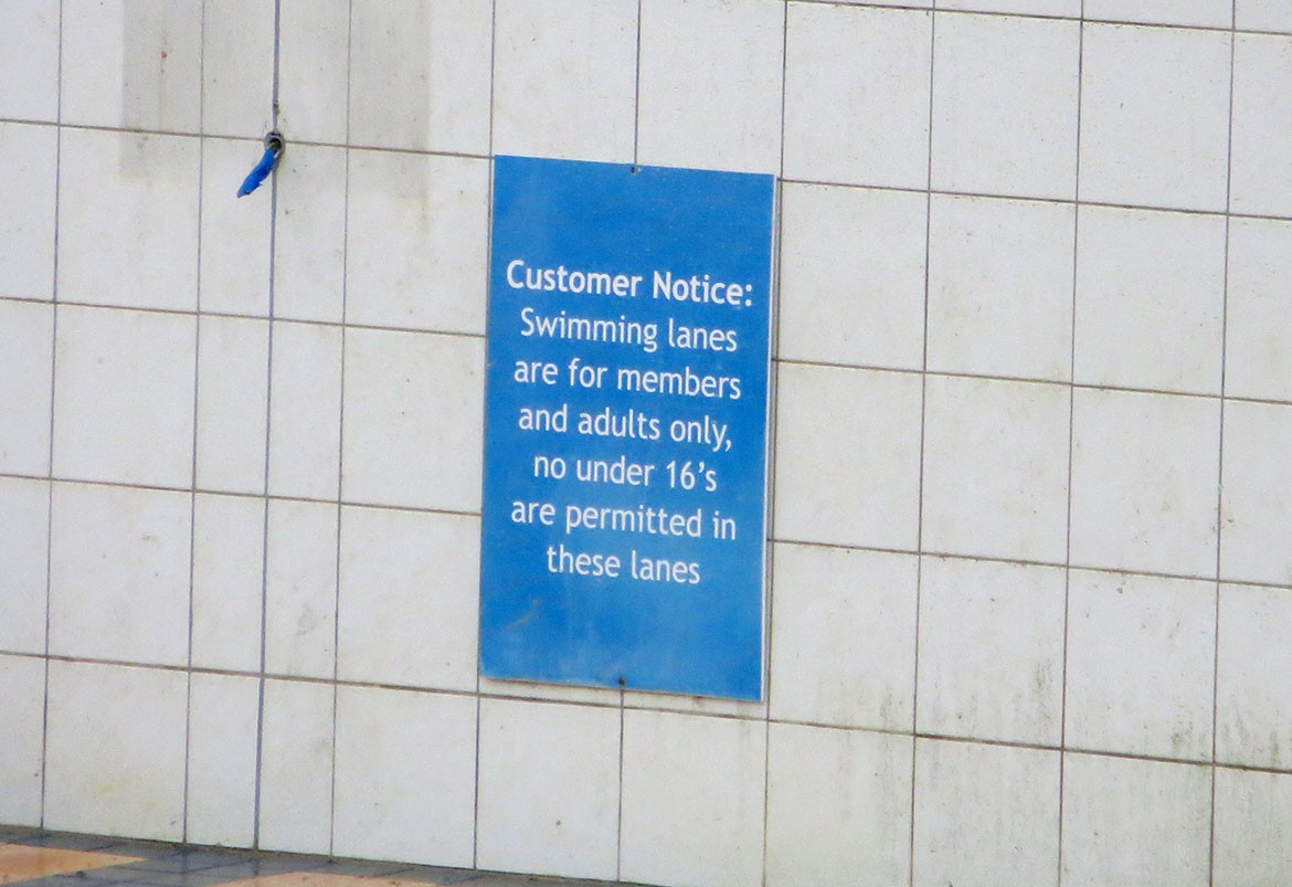 A close-up of the notice in that pool