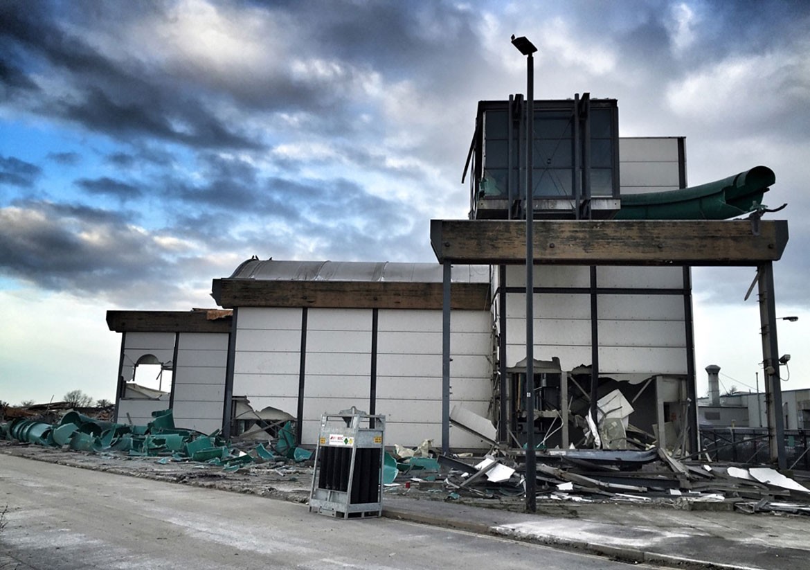 This picture shows an earlier stage in the demolition, from January 16, 2016
