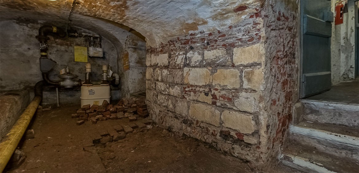 Going down… into the ancient Mansion House basement