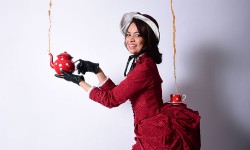 Breaking the internet, 1890s style: Museum channels Kim Kardashian in genius photoshoot