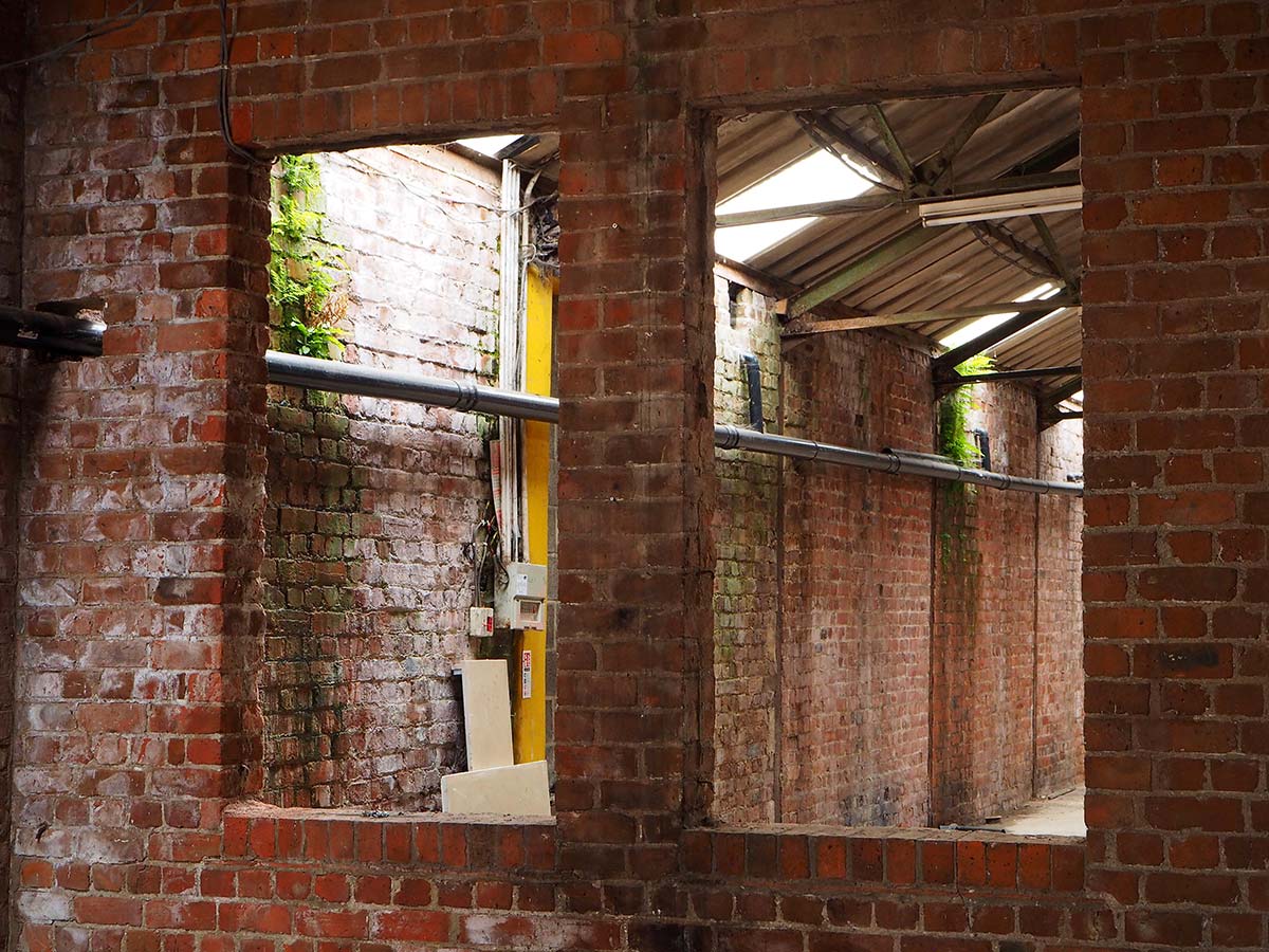 Video and pix: the Banana Warehouse as you’ve never seen it before… empty and deserted