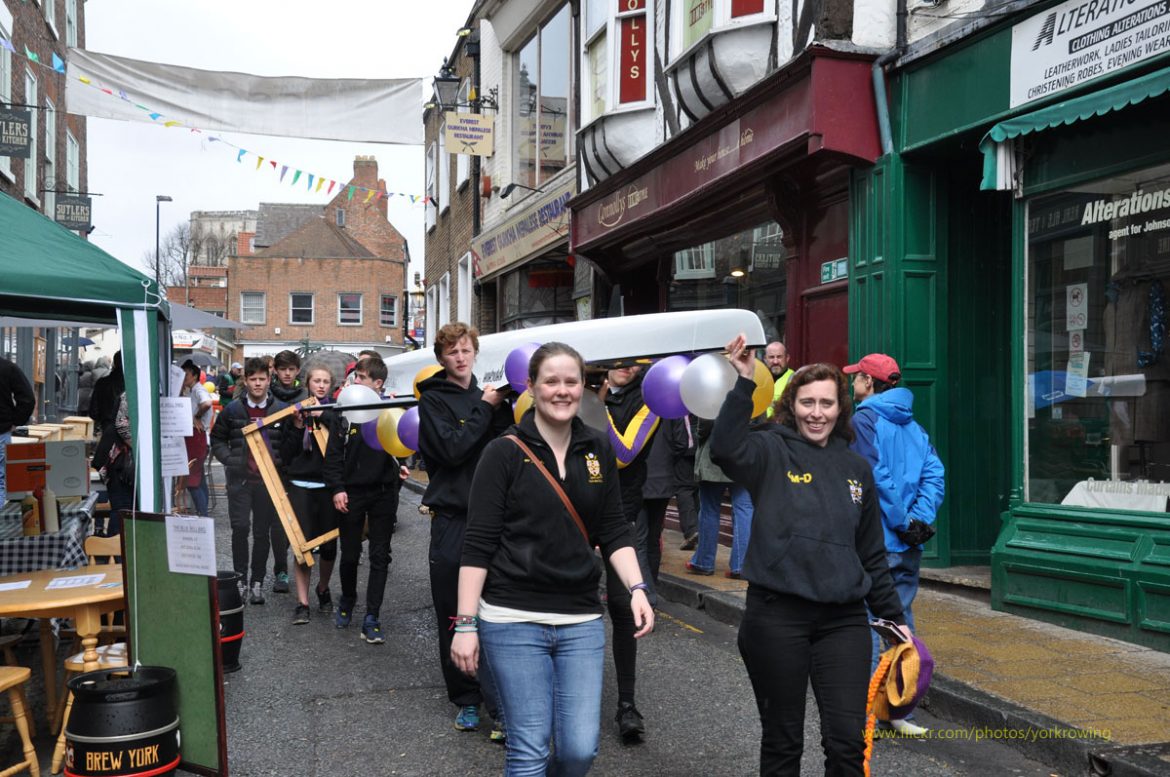 The boat arrives in Fossgate