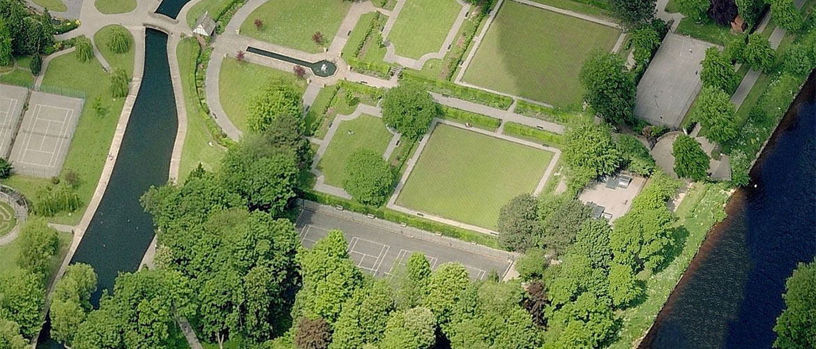 Woman slashed with knife by cyclist mugger in York park