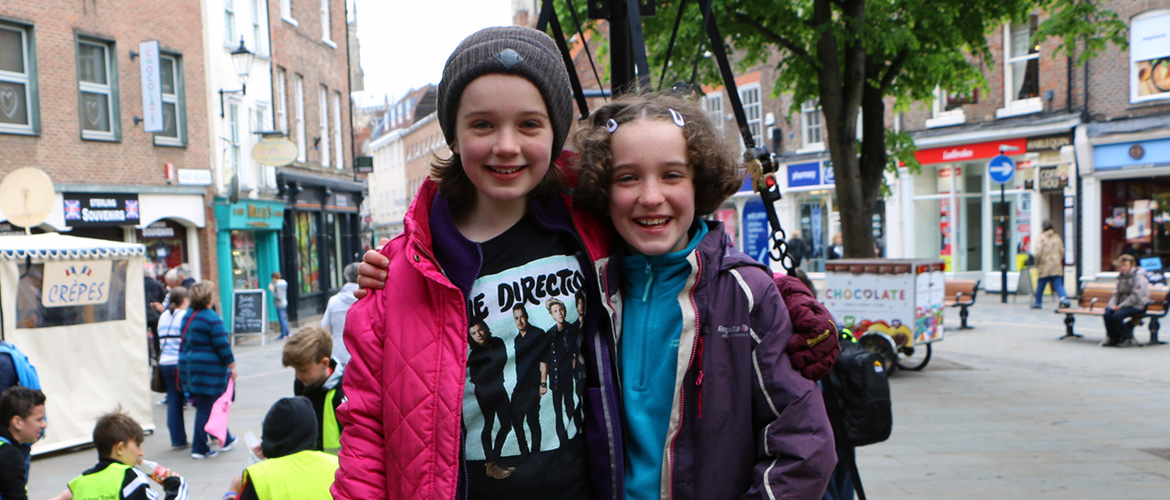 Video: Meet York’s youngest buskers – two sisters who sing The Smiths while juggling