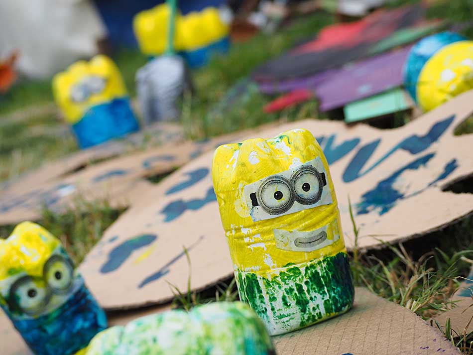 Models Minions drying in the sun