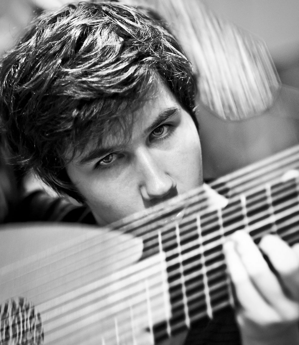 Lutenist Thomas Dunford