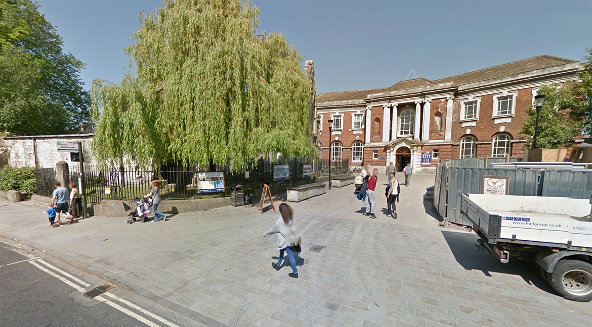 Man hit in the face with banjo or ukulele in York attack