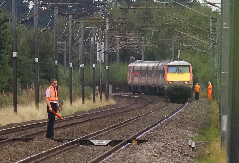 The Virgin train awaiting rescue at Retford. Photograph © Jon Knight on Twitter