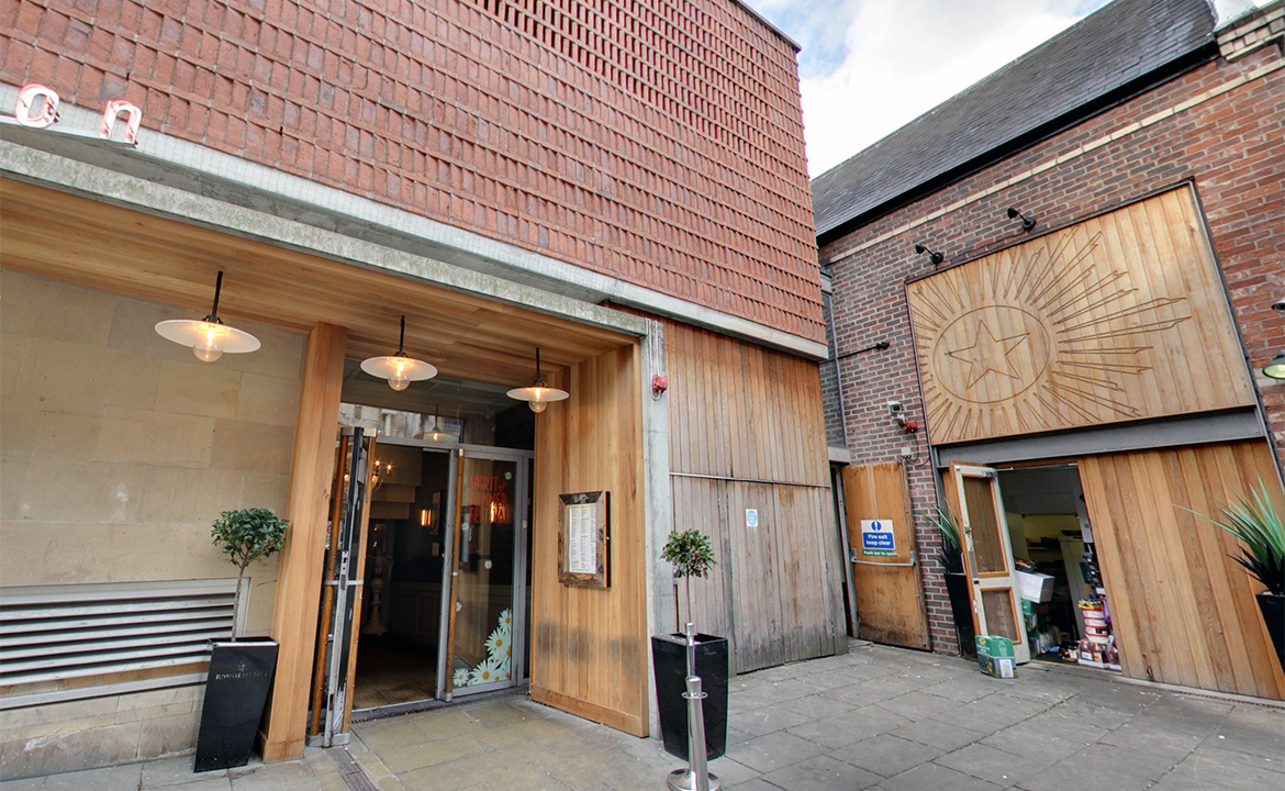 York bar assault leaves man with gash to head