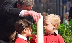 Video and 15 pix: Children use their magic powers to raise the York Minster advent wreath into position