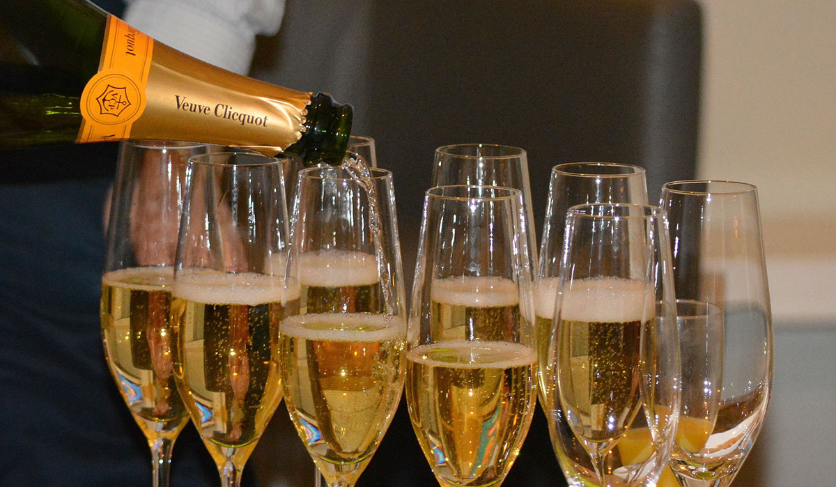 Stay in shape with champagne and sausages! Ten ways to trim your Christmas calorie intake