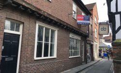 Could this be York’s shortest pub crawl? Plan to open bar opposite another in narrow city street