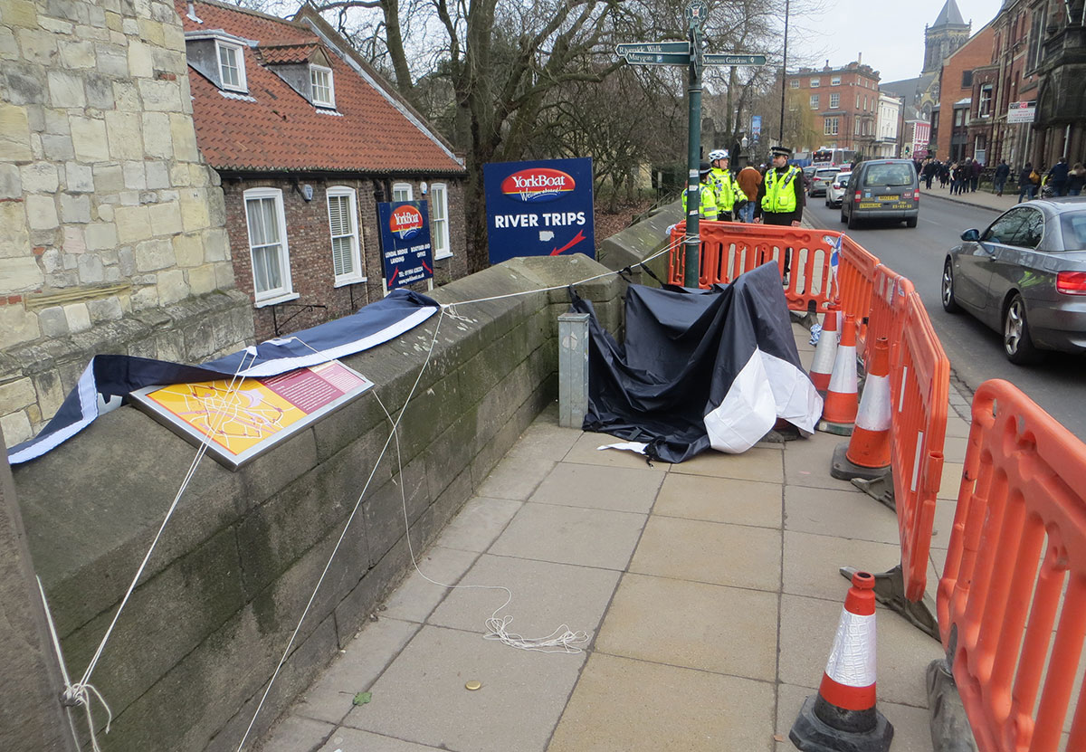 Lendal Bridge pavement reopened after being cordoned off by police
