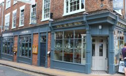 York bar launches ‘Tinder Tuesday’  – after disastrous date goes viral