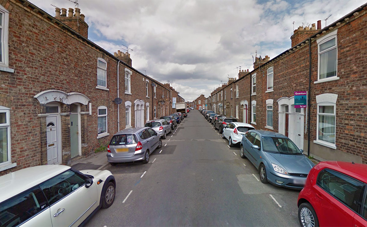 Three people mugged at knifepoint in York by ‘very aggressive’ gang