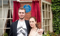 York’s five-time Oscar winning Hollywood superstar is honoured with a blue plaque