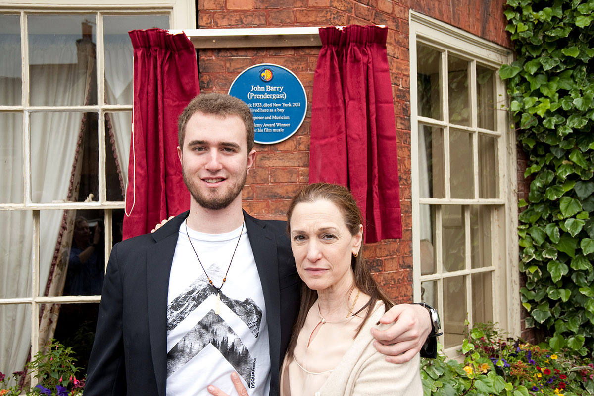 York’s five-time Oscar winning Hollywood superstar is honoured with a blue plaque
