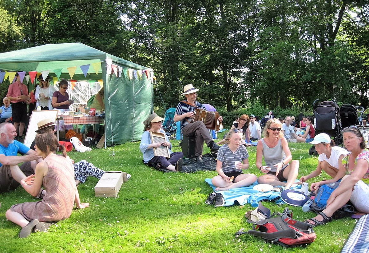 From flash mobs to jazz bands – musicians wanted to play in the park