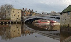 Drunk man falls in the river, then abuses the emergency services who came to help him