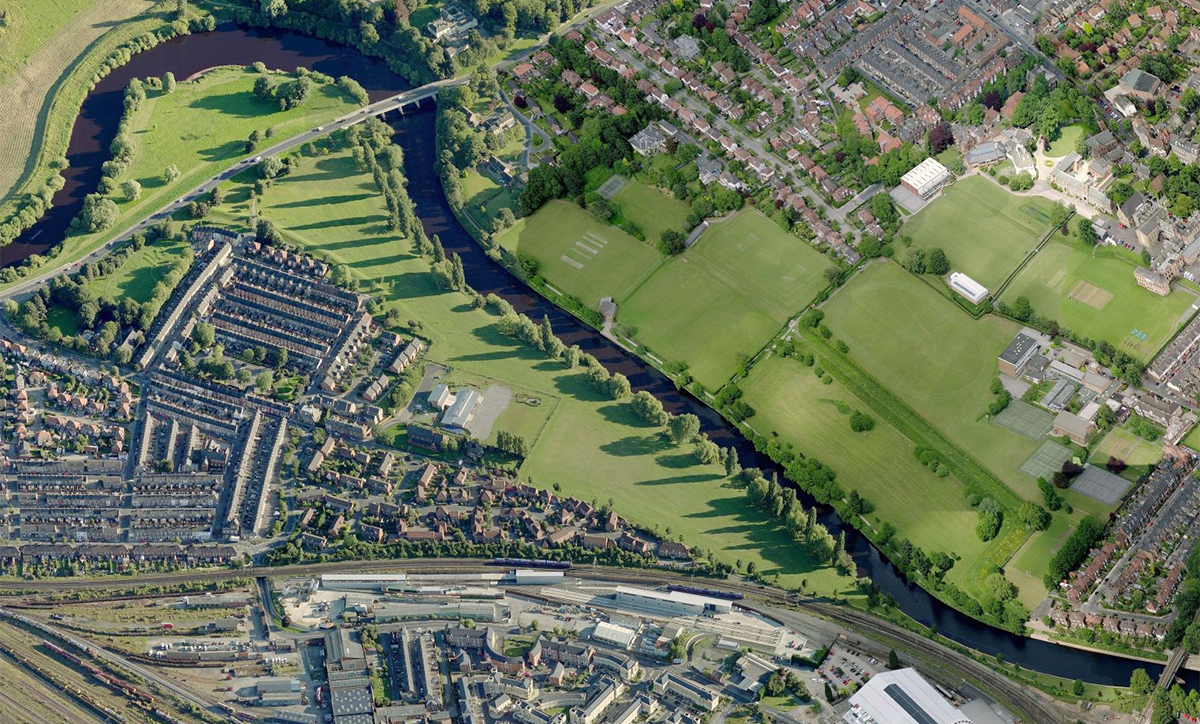 Man suffers broken nose in York riverside robbery