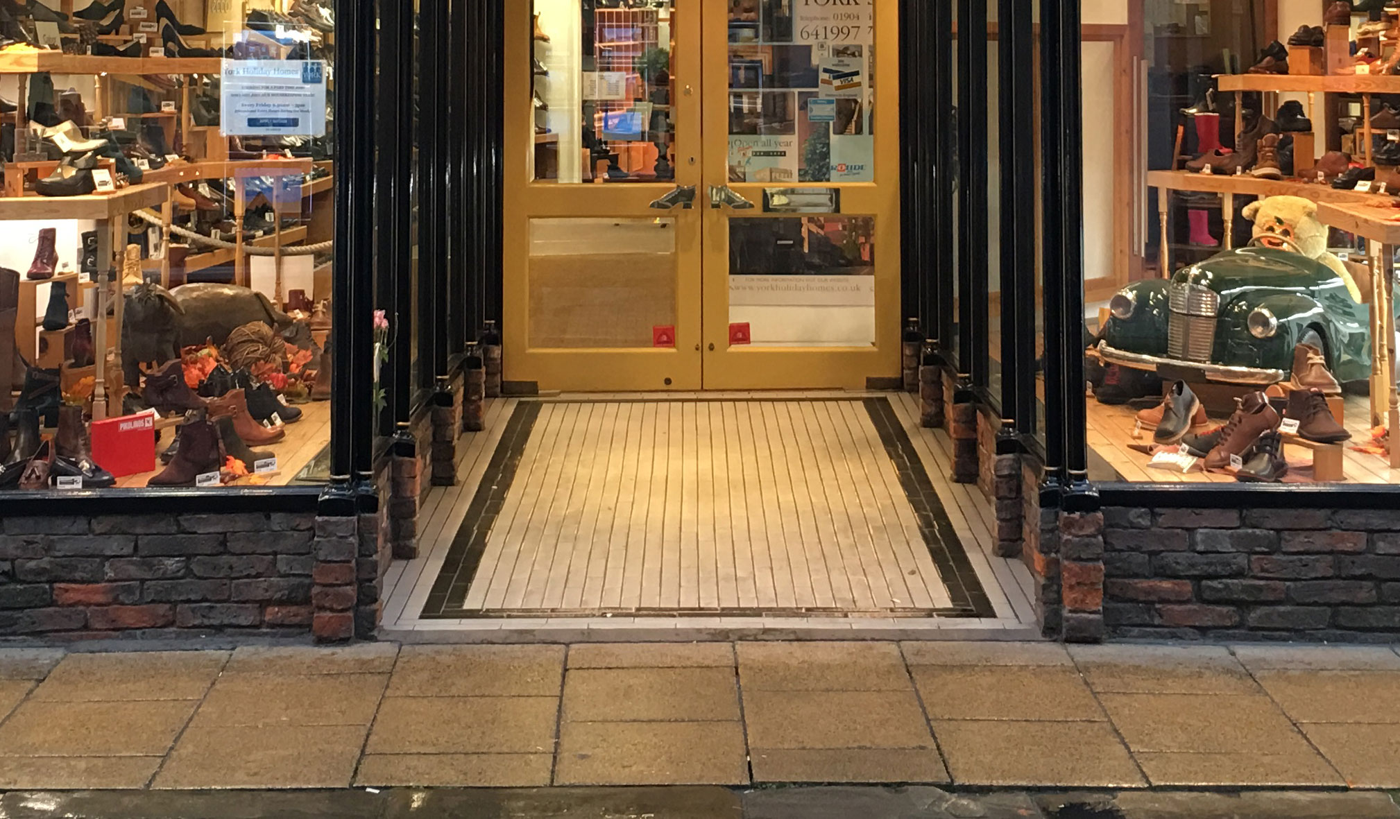 ‘Heartbreaking that this can happen here’ – Shock as homeless man dies in York shop doorway