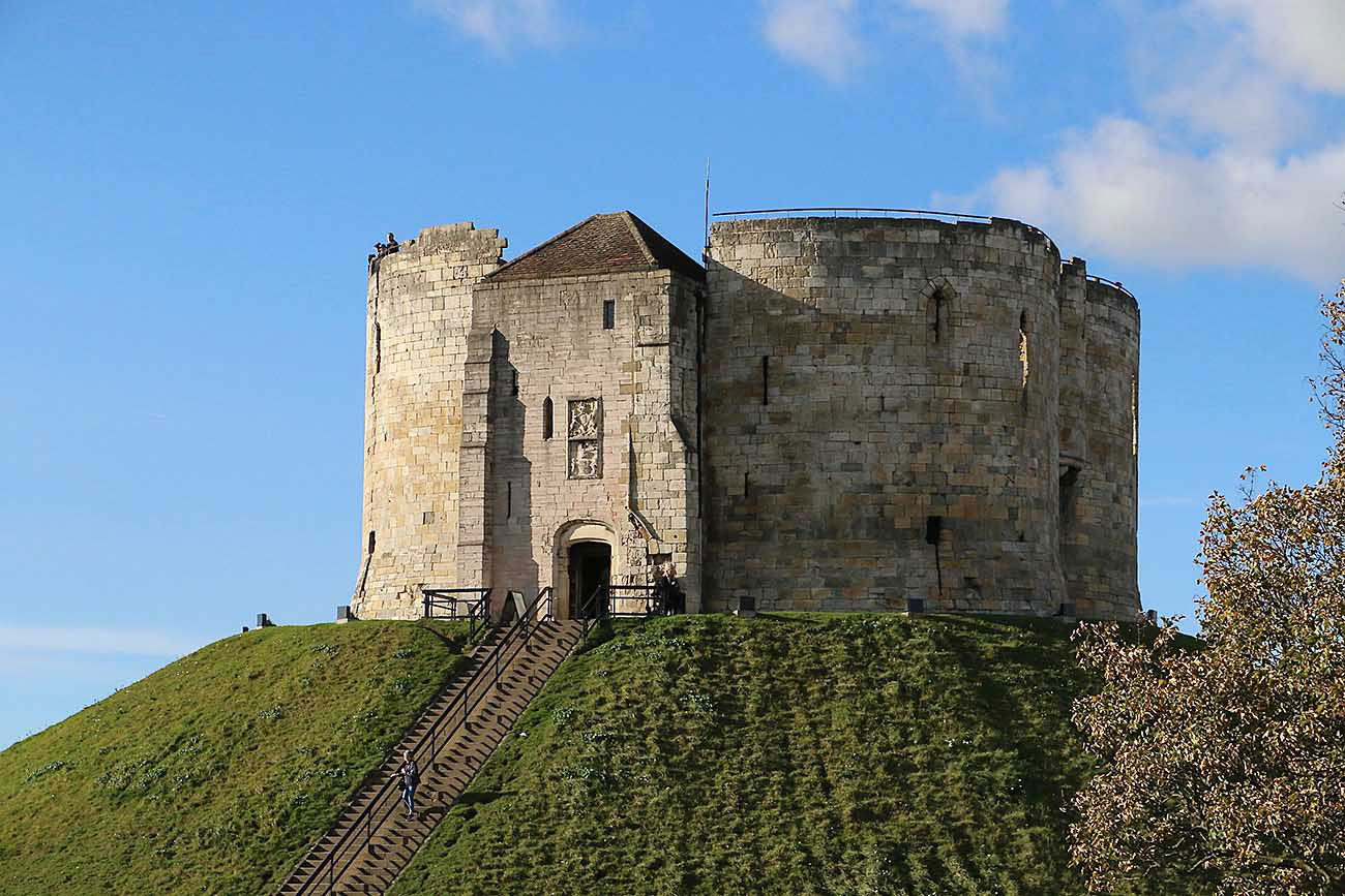 ‘Not in the motte!’ Minister backs campaigners fighting Clifford’s Tower visitor centre