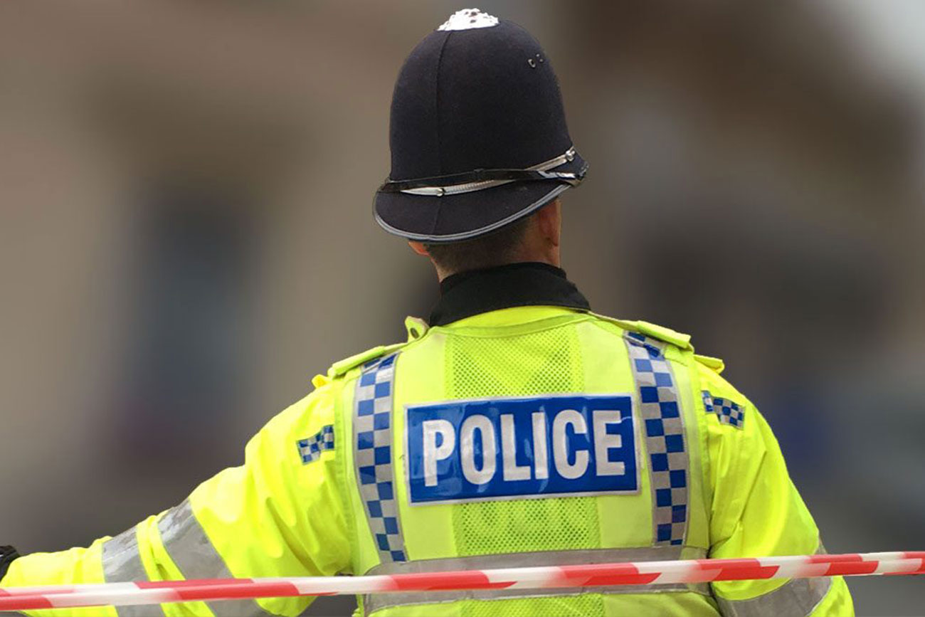 Cycling knifeman queues up to raid Farm Foods