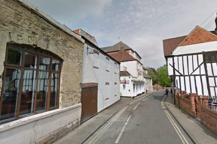 Man suffers broken nose in late night York assault