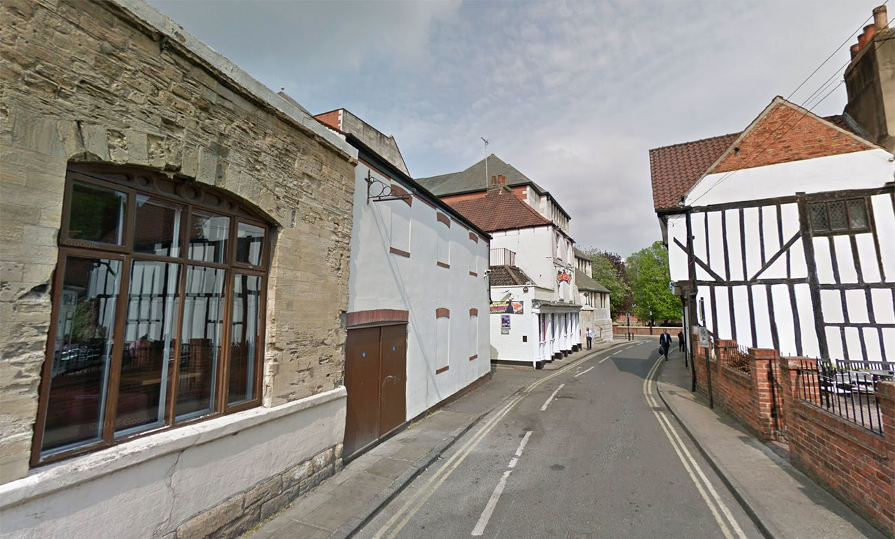 Man suffers broken nose in late night York assault