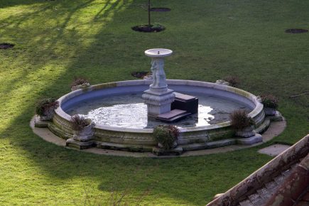 Hotel may be forced to remove ‘jarring’ fountain which ‘detracts from distinctive York view’