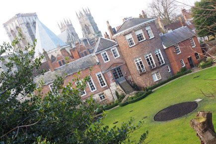 York hotel rips up ‘offending fountain’ – and might stick to a bird bath in future