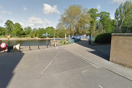 Man jumps on woman’s back in York attempted robbery